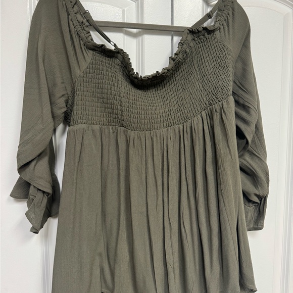 Cold shoulder top by Torrid - Picture 4 of 4